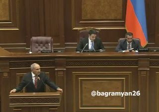 Пашинян заявил о необходимости новой революции в Армении для борьбы с олигархией