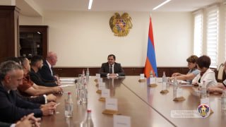 Сурен Папикян провёл первое заседание Общественного совета при Минобороны Армении
