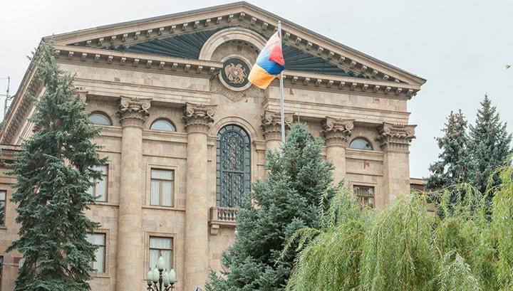 Правительство Армении инициировало внеочередную сессию парламента 2 июля