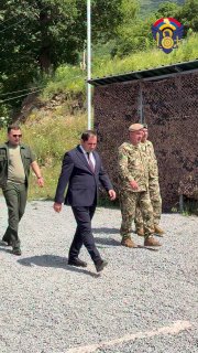 Сурен Папикян обсудил с участниками сборов вопросы обороны и безопасности