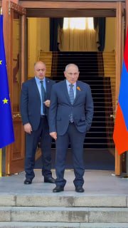 Никол Пашинян и Урсула фон дер Ляйен начали переговоры в Ереване