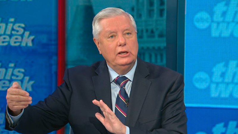 Линдси Грэм призвал усилить поддержку Украины и ввести санкции против покупателей российской нефти