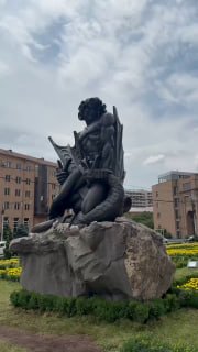 Пашинян объявил об установке памятника Ваагну-Драконоборцу у мэрии Еревана