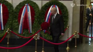 Путин принял участие в панихиде по экс-министру обороны РФ Сергею Иванову: реакция в Армении