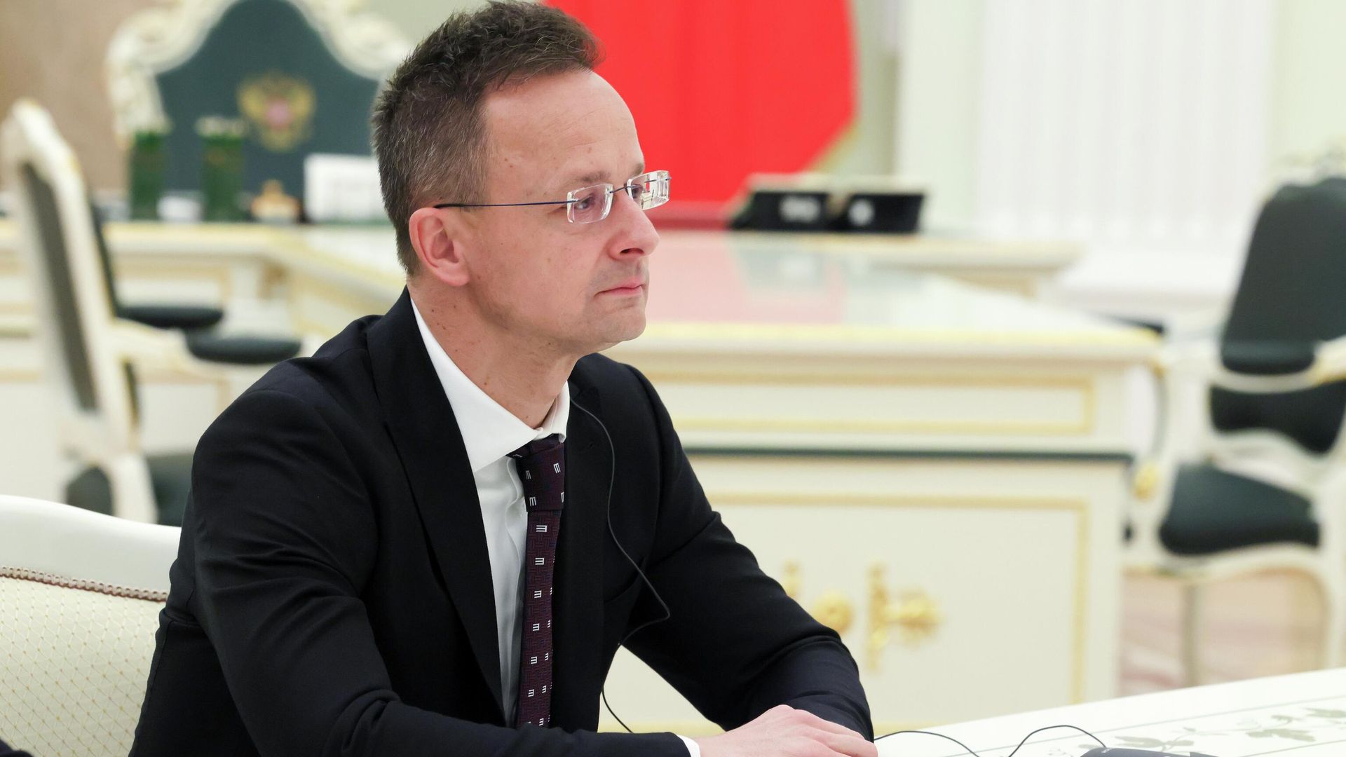 Новое правительство Венгрии начало расследование в отношении Петера Сийярто — дебаты в парламенте
