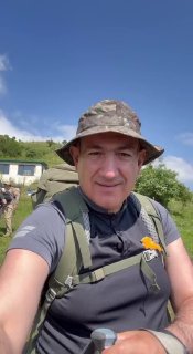Никол Пашинян на фоне армянского флага в опубликованном видео