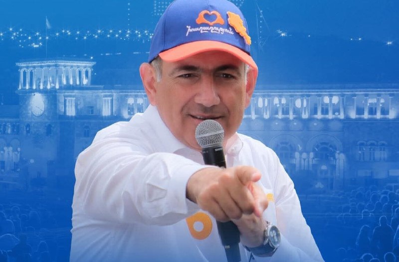 Лидер партии «Гражданский договор» Никол Пашинян на митинге в Ереване.