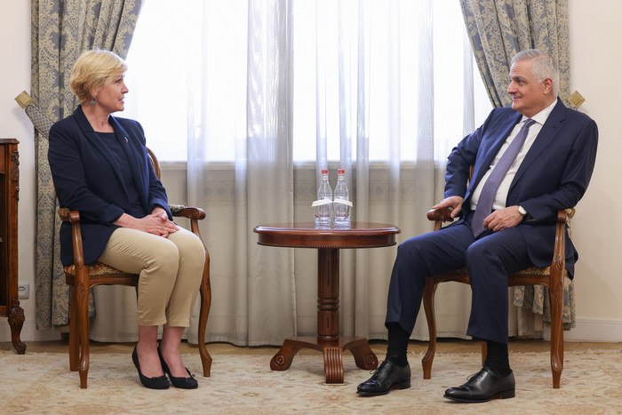 Мгер Григорян и посол Эстонии Марге Мардисалу-Кахар на встрече в Ереване