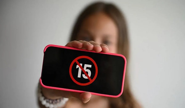 Во Франции предложили запретить соцсети для детей до 15 лет: дебаты в парламенте