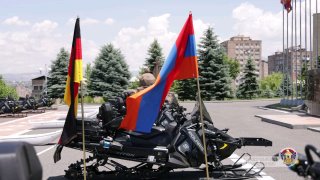 Сурен Папикян: Армения получила из Германии 16 снегоходов для армии в высокогорьях